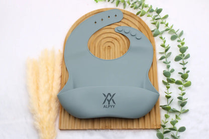 kinder-lätzchen-aus-silikon-blau