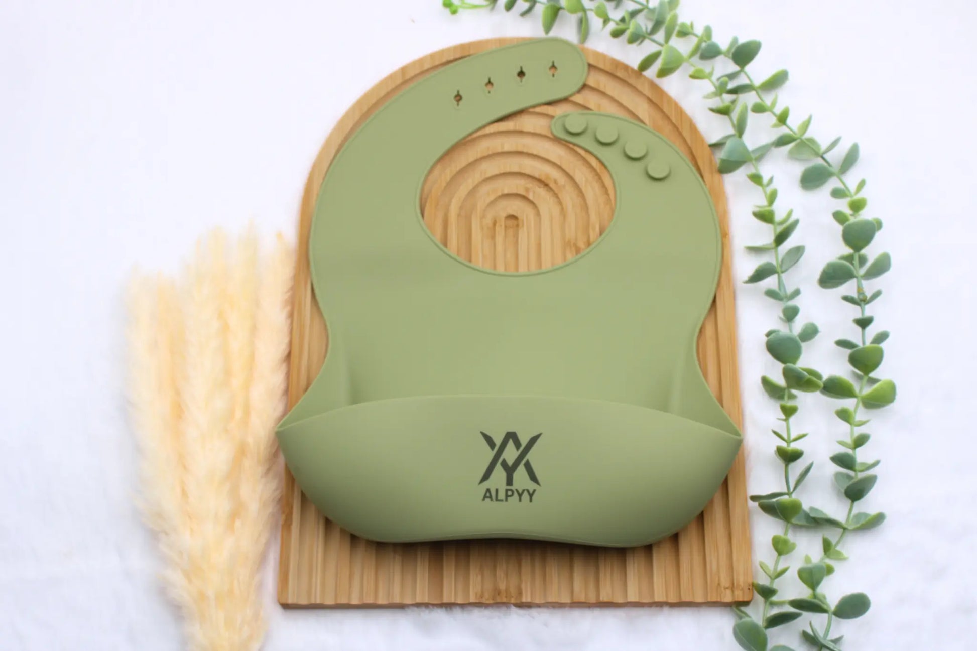 kinder-lätzchen-aus-silikon-grün