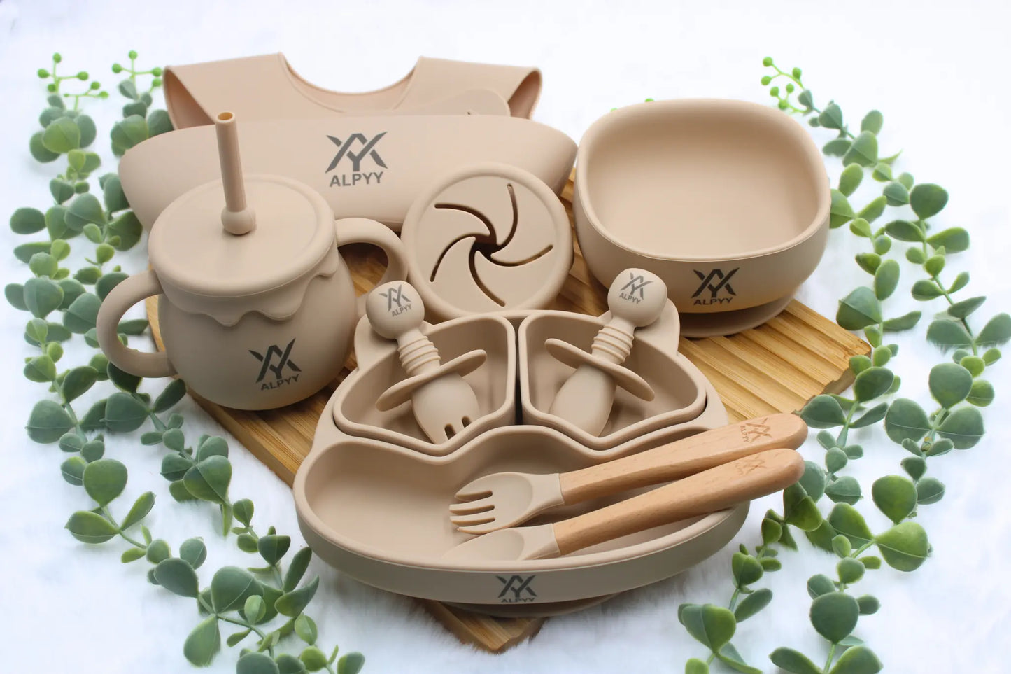 Kindergeschirr Set in Beige mit Teller, Schüssel und Besteck