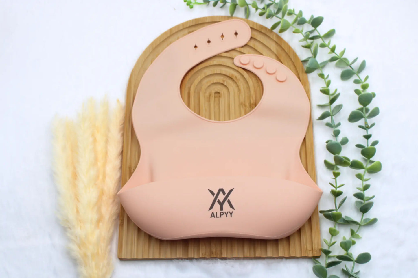 Lätzchen Silikon in Beige mit tiefem Auffangfach für saubere Mahlzeiten